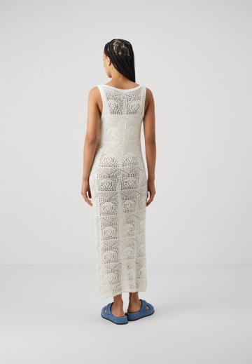 Платье футляр