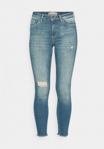 Узкие джинсы