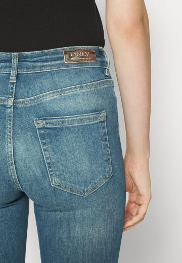 Узкие джинсы