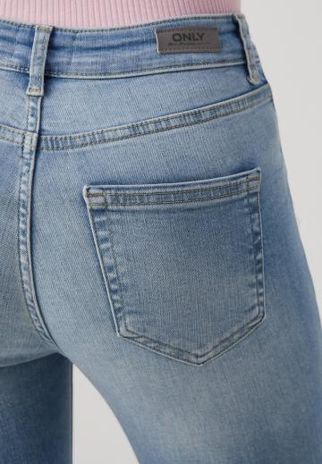 Узкие джинсы