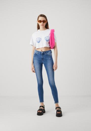 Короткие джинсы