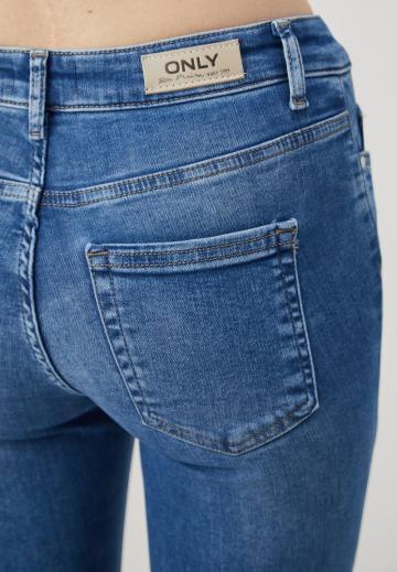 Короткие джинсы