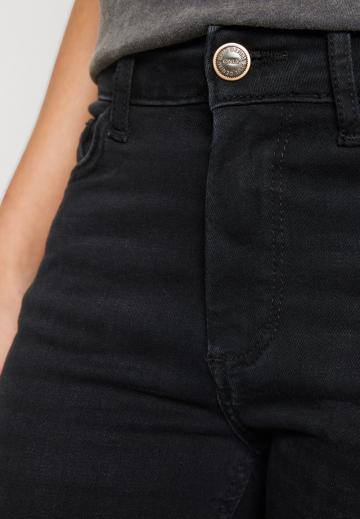 Клешеные джинсы