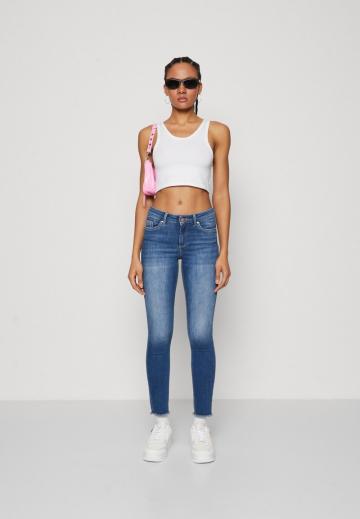 Узкие джинсы