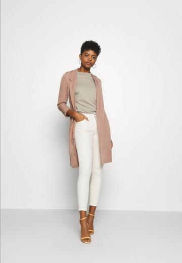 Короткие джинсы