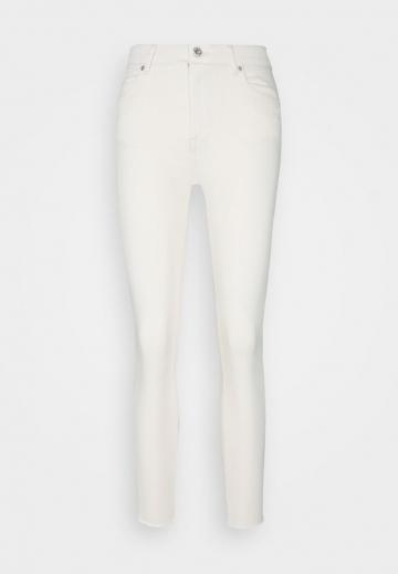 Короткие джинсы