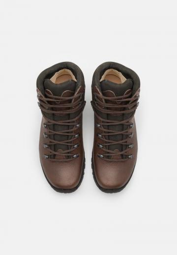 Походные ботинки