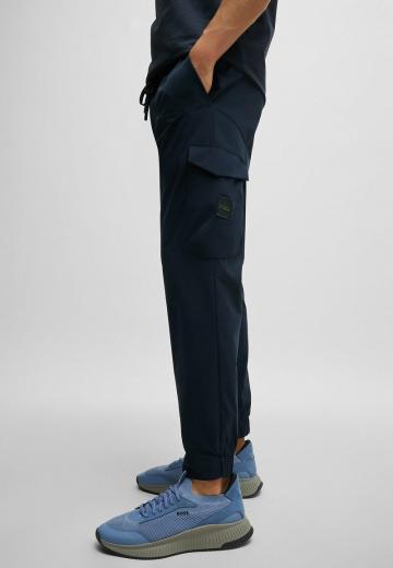 Брюки с накладными карманами