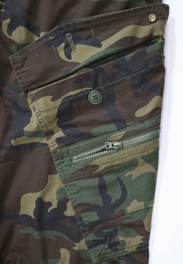 Брюки с накладными карманами