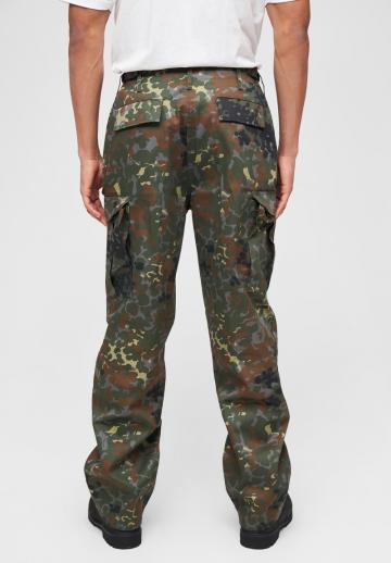 Брюки с накладными карманами