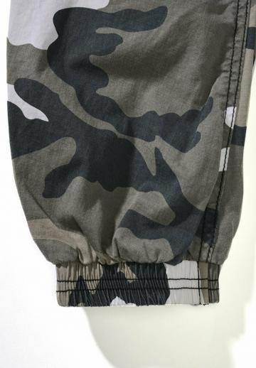 Брюки с накладными карманами