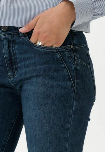 Узкие джинсы