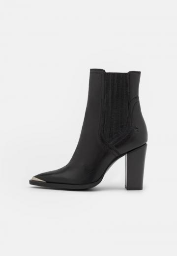 Полусапожки на высоком каблуке