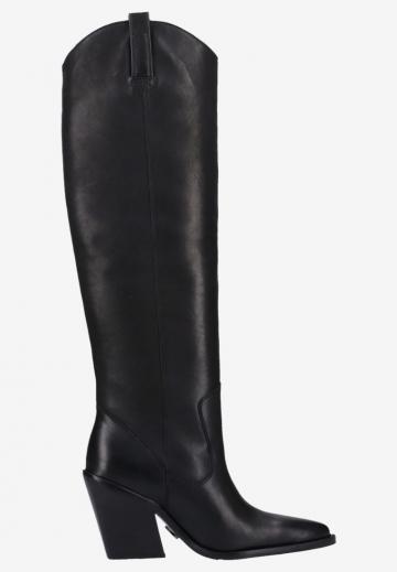 Высокие сапоги