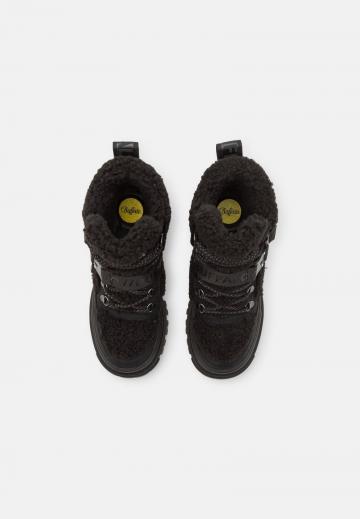 Ботинки на шнуровке