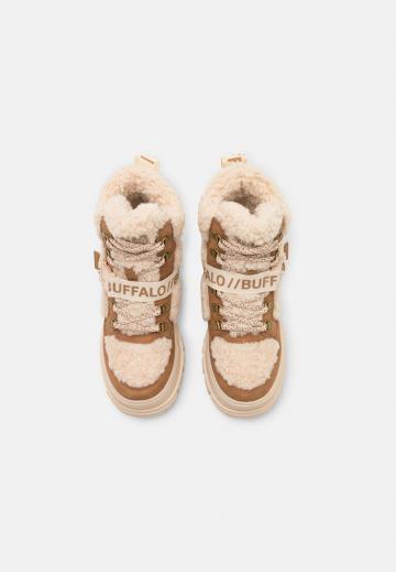 Ботинки на шнуровке