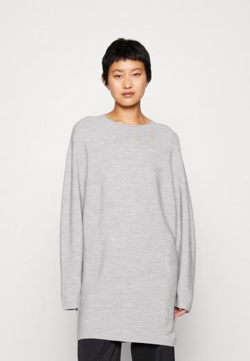 Вязаное платье