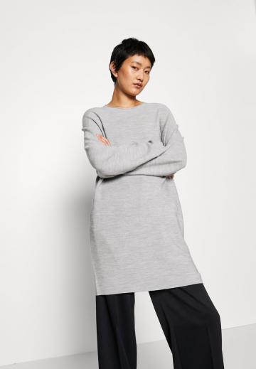 Вязаное платье