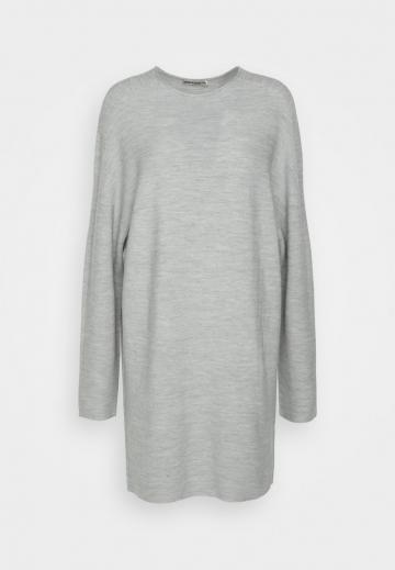 Вязаное платье