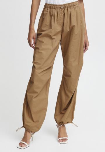 Брюки с накладными карманами