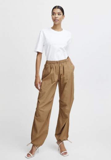 Брюки с накладными карманами