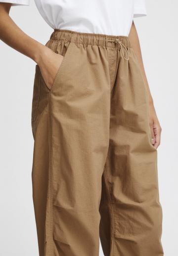 Брюки с накладными карманами