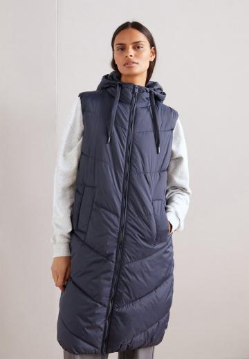 Пуховой жилет