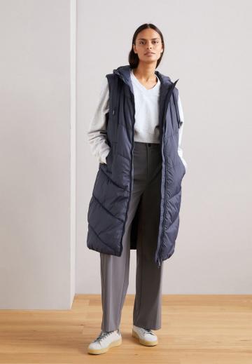 Пуховой жилет