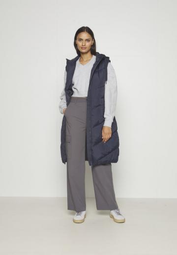 Пуховой жилет