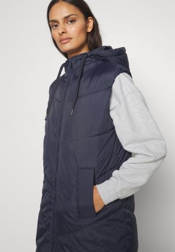 Пуховой жилет