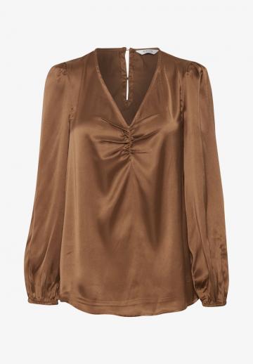 Атласная блузка
