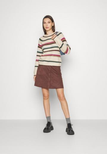 Пуловер в полоску
