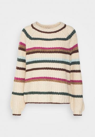 Пуловер в полоску