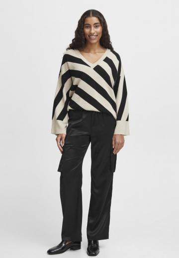 Брюки с накладными карманами