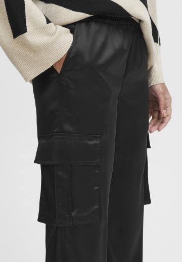 Брюки с накладными карманами