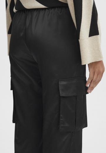 Брюки с накладными карманами
