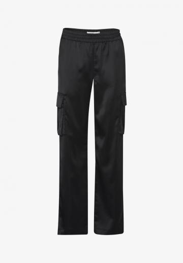 Брюки с накладными карманами