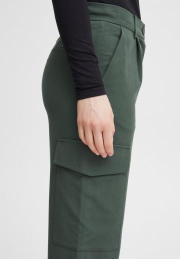 Брюки с накладными карманами