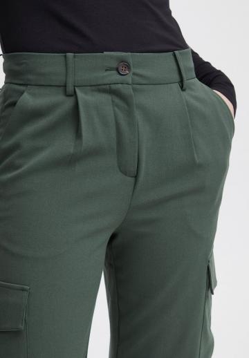 Брюки с накладными карманами