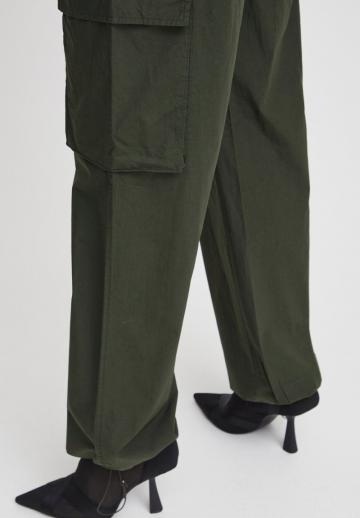 Брюки с накладными карманами