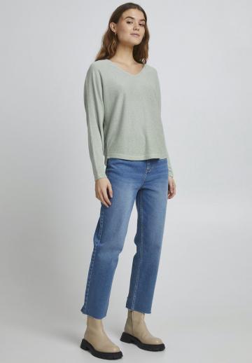 Пуловер с вырезом V