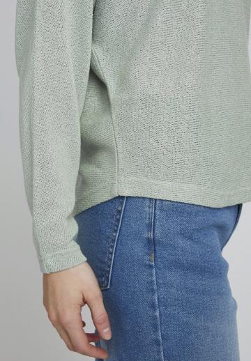 Пуловер с вырезом V