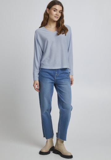 Пуловер с вырезом V