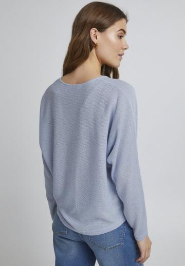 Пуловер с вырезом V