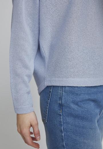 Пуловер с вырезом V