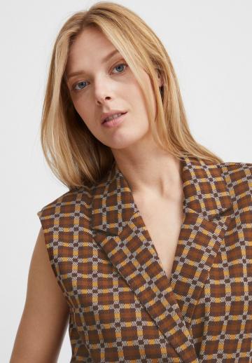 Длинный жилет