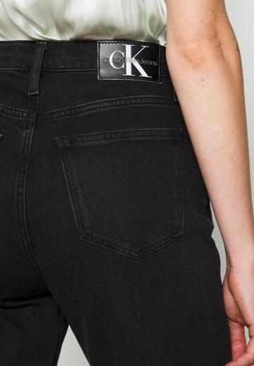 Короткие джинсы