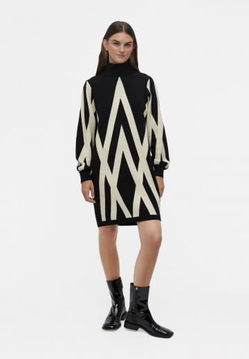 Вязаное платье