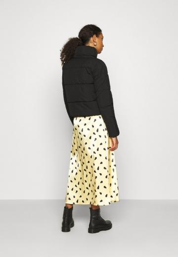 Короткая куртка