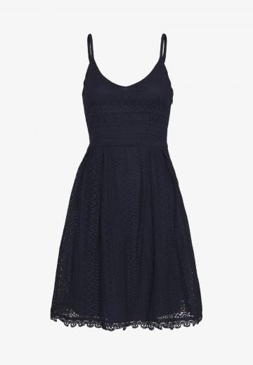 Короткое платье